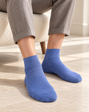 Laden Sie das Bild in den Galerie-Viewer, TITTIMITTI men’s Denim blue 100% organic combed cotton crew socks worn on feet, Made in Italy
