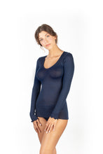 Laden Sie das Bild in den Galerie-Viewer, EGI Luxury Wool Silk V-Neck Long Sleeve Top. Proudly Made in Italy (1493)