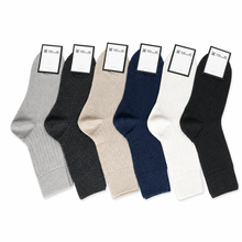 Laden Sie das Bild in den Galerie-Viewer, tittimitti® 75% Extra-Fine Merino Wool &amp; 25% Silk Women's Socks. 1 Pair. Made in Italy.