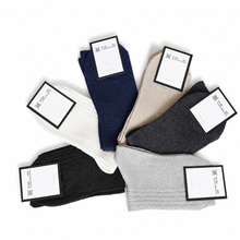Laden Sie das Bild in den Galerie-Viewer, tittimitti® 75% Extra-Fine Merino Wool &amp; 25% Silk Women's Socks. 1 Pair. Made in Italy.