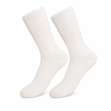 Laden Sie das Bild in den Galerie-Viewer, tittimitti® 75% Extra-Fine Merino Wool &amp; 25% Silk Women's Socks. 1 Pair. Made in Italy.