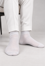 Load image into Gallery viewer, TITTIMITTI men’s white 100% mercerized cotton Filo di Scozia socks worn with white trousers, seated detail, Made in Italy