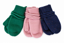 Laden Sie das Bild in den Galerie-Viewer, TITTIMITTI 100% cashmere baby and kids’ mitten pairs in Evergreen green, Ballerina Pink and Stardust navy, showing ribbed cuffs and matching connecting strings